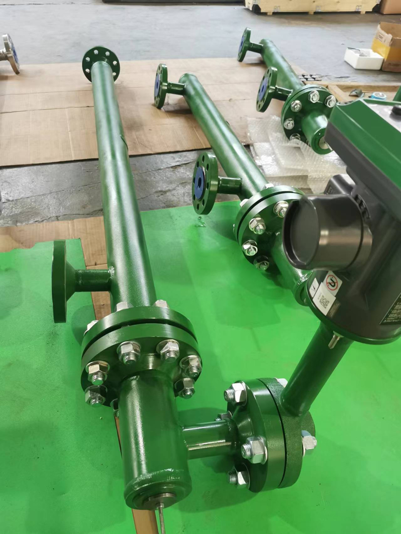 displacer level transmitter