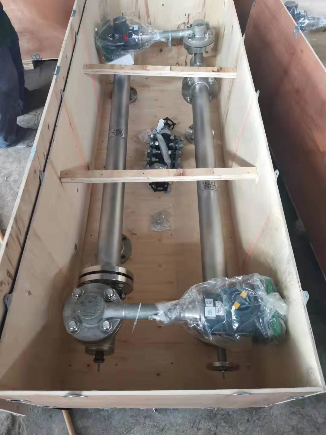 displacer level transmitter